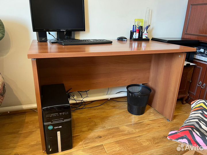 Стол компьютерный