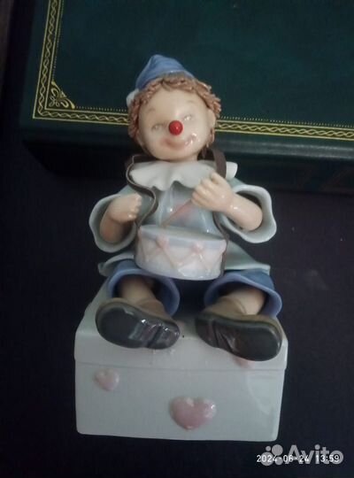 Фарфоровый Клоун музыкальный