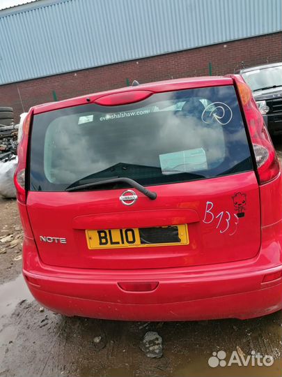 В разборе Nissan Note E11 рестайлинг