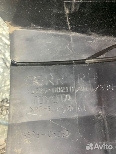 Брызговик задний правый Toyota Land Cruiser Prado