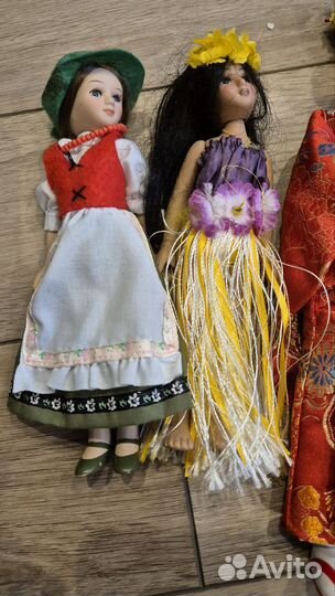 Кукла фарфоровая