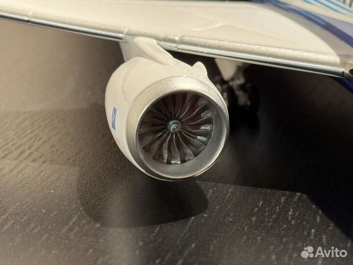 Модель самолёта B787-8 Dreamliner 1:200 металл