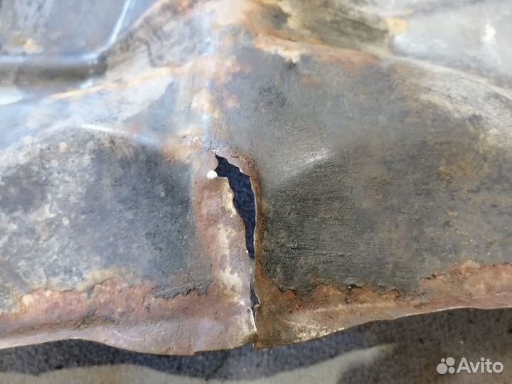 Пыльник двигателя (брызговик) Газ 31105 Волга 2005