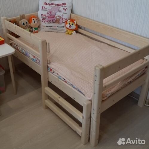 Детская кровать с бортиками деревянная
