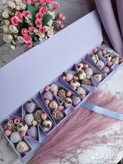 Коробка мама с клубникой в шоколаде