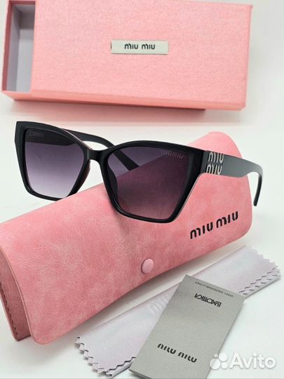 Солнцезащитные очки Miu Miu женские