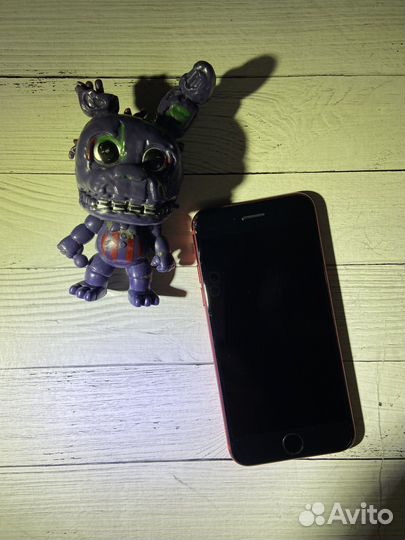 iPhone SE, 64 ГБ