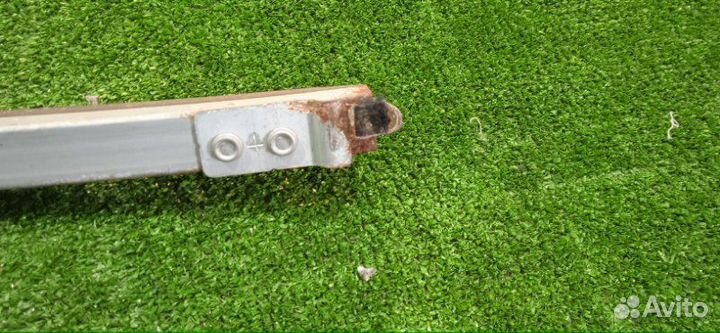 Направляющая стекла передняя правая Nissan Micra