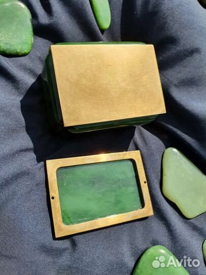 Шкатулка нефрит