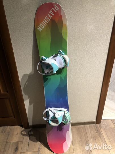 Сноуборд с креплениями и ботинками