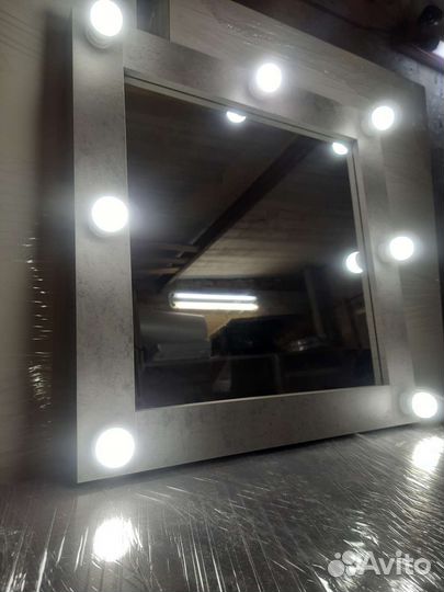 Зеркало с лампочками 70/70