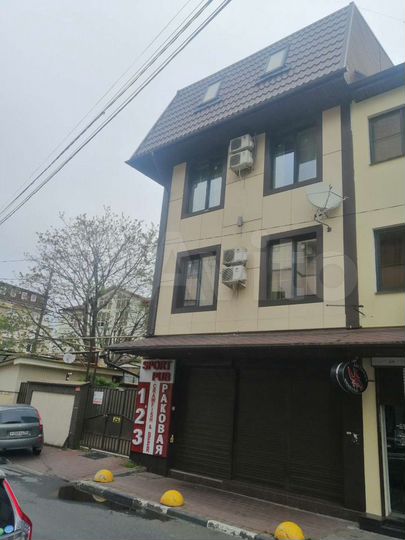 3-к. квартира, 80 м², 2/4 эт.