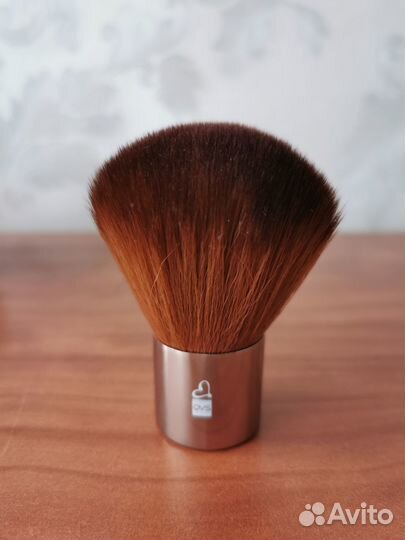 Кисти для макияжа от Essence и QVS