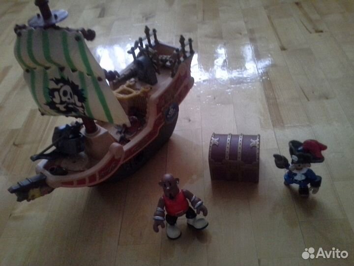 Игрушка Пиратский корабль с пиратами