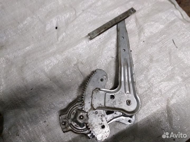 Стеклоподъёмник Ниссан Альмера N16