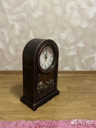 Декоративный камин с часами