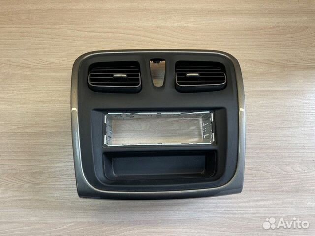 Рамка магнитолы Renault Sandero Stepway