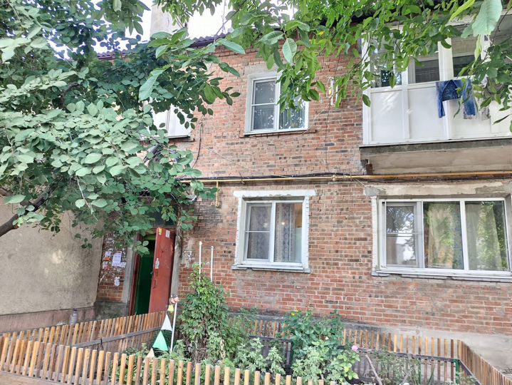 2-к. квартира, 43 м², 1/2 эт.