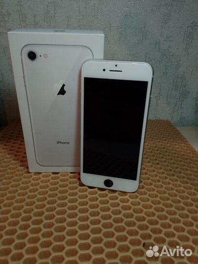 iPhone 8, 64 ГБ