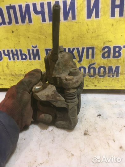 Суппорт тормозной передний правый Renault Sandero