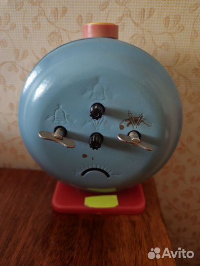 Часы будильник янтарь СССР