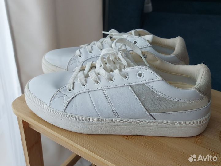 Кроссовки женские белые 39р.Zara