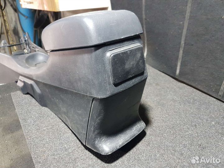 Подлокотник nissan almera n16