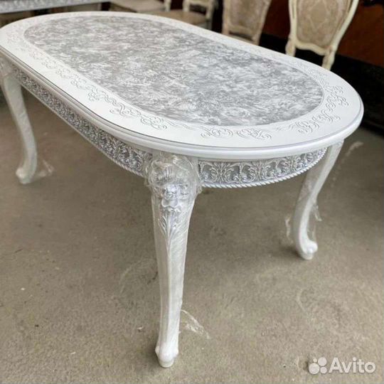 Кухонный стол и стулья