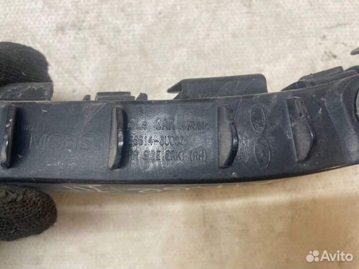 Кронштейн бампера задний правый Kia Sportage 3 SL