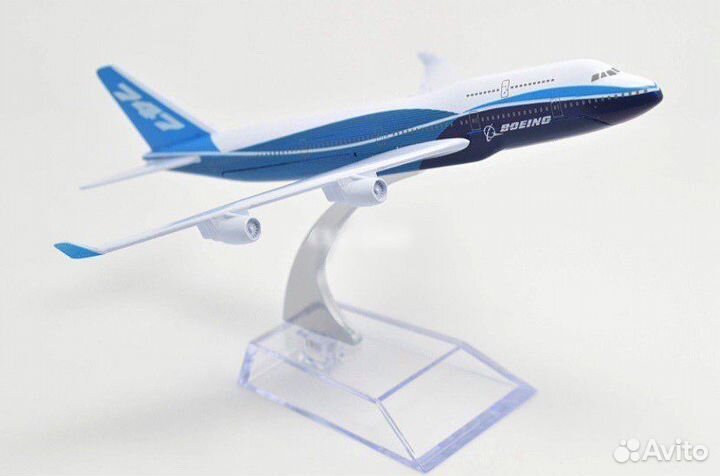 Коллекционная модель самолета Боинг 747