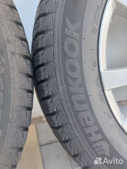Hankook Winter I'Cept IZ2 215/60 R16 25E