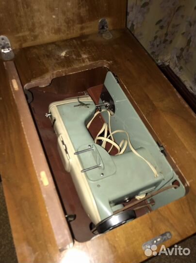 Швейная машина LADA