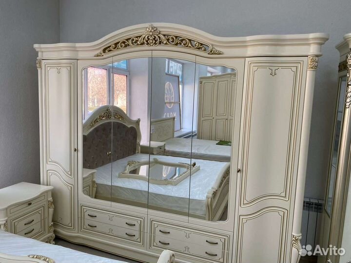 Спальный гарнитур