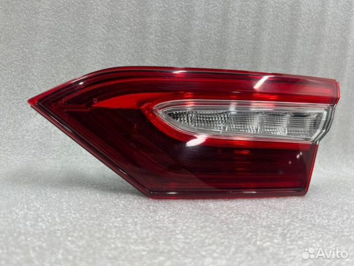 Фонарь внутренний LED правый Toyota Camry V70/V75