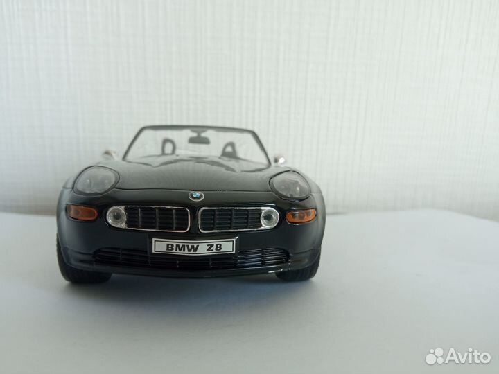 Модель BMW - Z8. 1:24