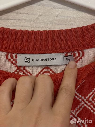 Свитер бренда 