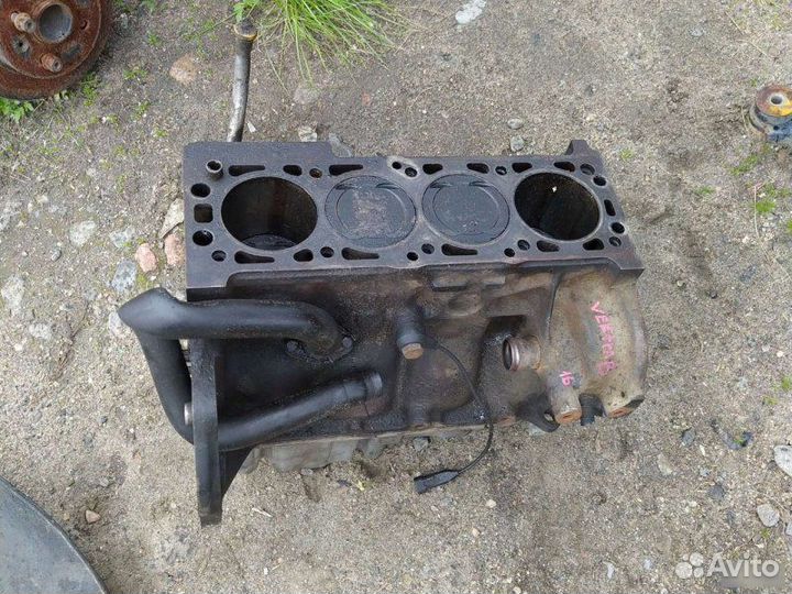 Блок двигателя Opel Vectra B седан 1.6I X16XEL