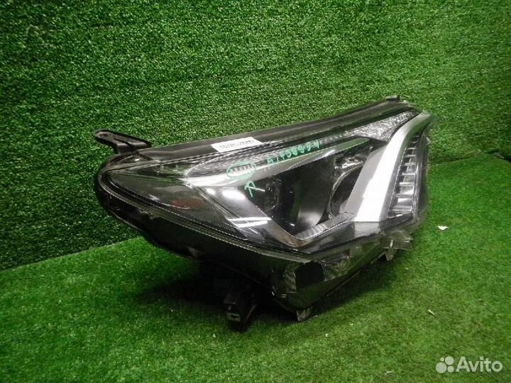 Фара правая Toyota RAV4