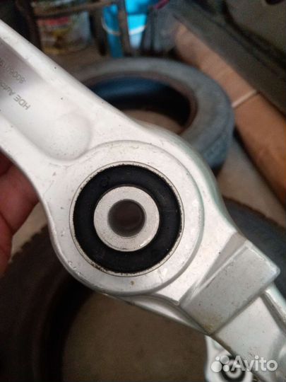 Продам нижние рычаги передней подвески Ауди