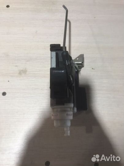 Замок водительской двери audi а4 кузов b5