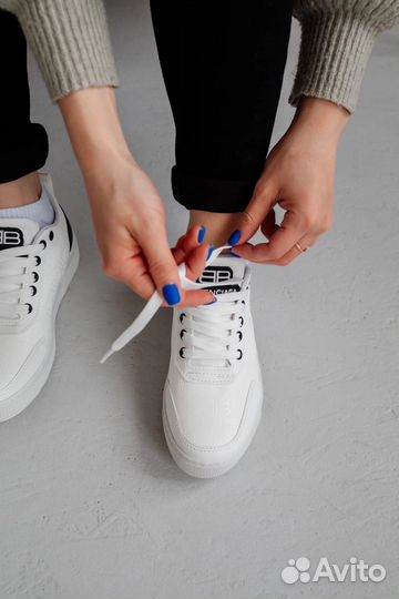 Кроссовки женские