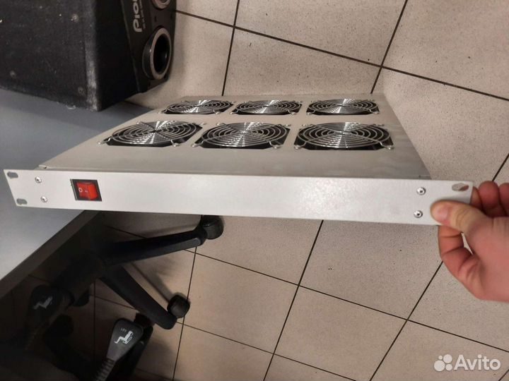 Блок вентиляторов в 19