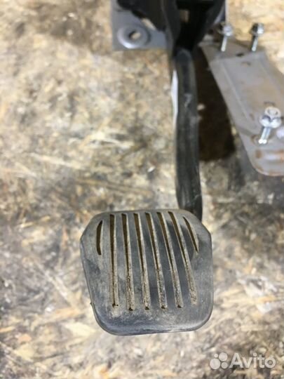 Педаль тормоза Ford Focus 2