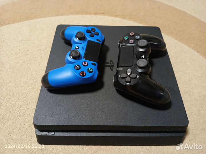 Ps4 + 2 геймпада и 400 (экстра на год)