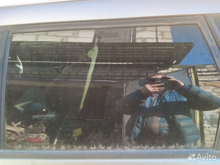 Стекла дверей Nissan Avenir Salut