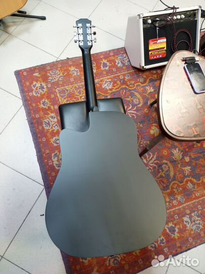 Гитара акустическая дредноут с дефектом