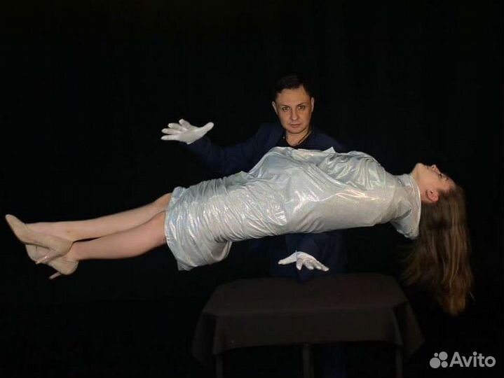 Фокусник-иллюзионист Артём Азаров