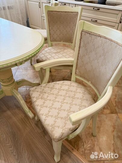 Кухонный стол и стулья комплект