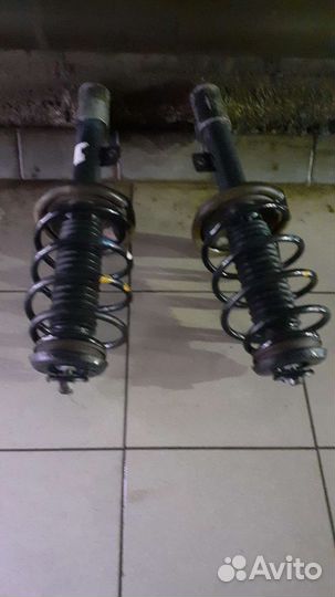 Стойки передние всборе