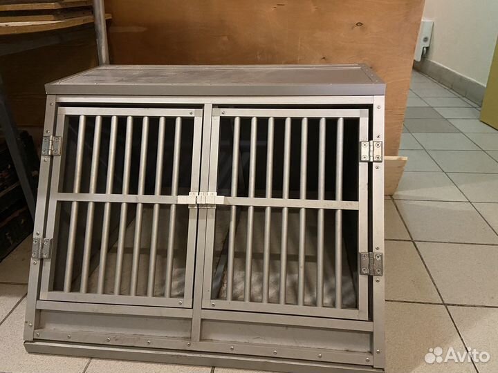 Автобокс для перевозки собак